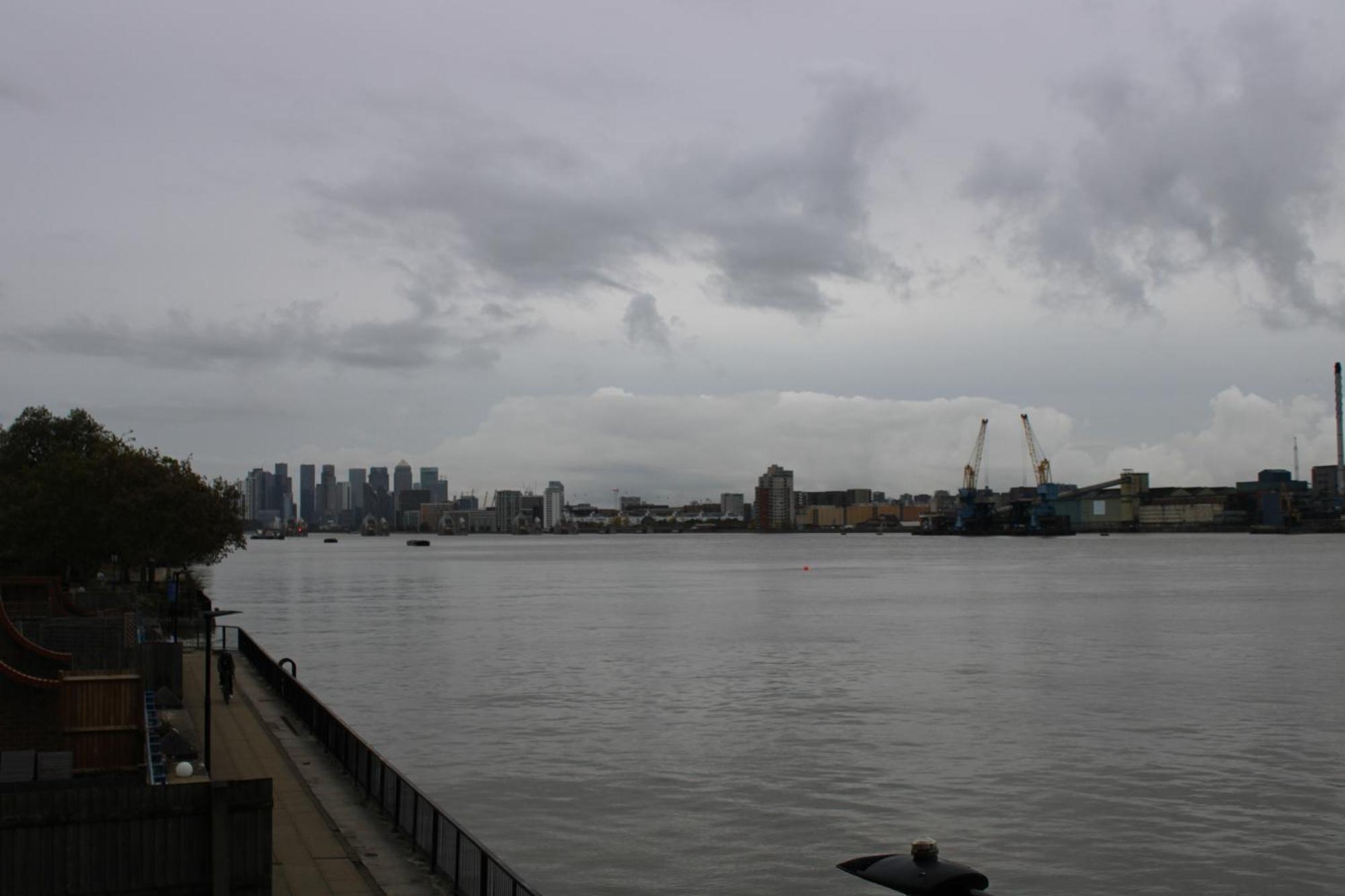 Appartement Amazing River View 2 Bedroom Apartment, Sleeps 6 , Balcony And Parking Londen